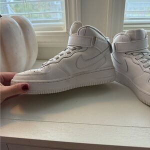 Nike kids Air Force 1 White High-Top Sneakers